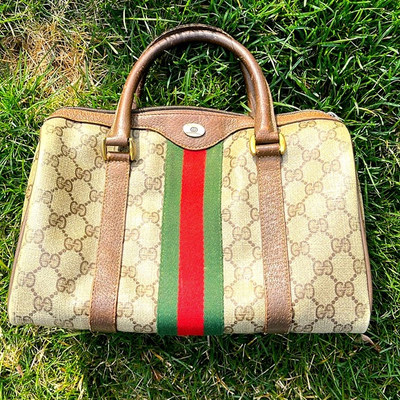 Gucci Handbags - Gucci vintage Damage zipper